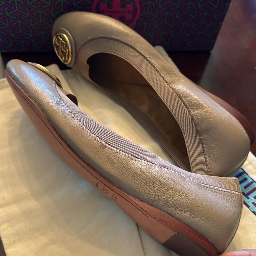 Title: Tory Burch Claire Ballet Flats Tan Gold Logo Elastic Size 9.5M Dust Bag